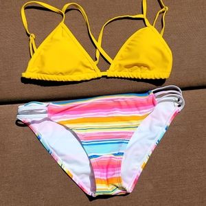 🌴 Alohi bikini set.